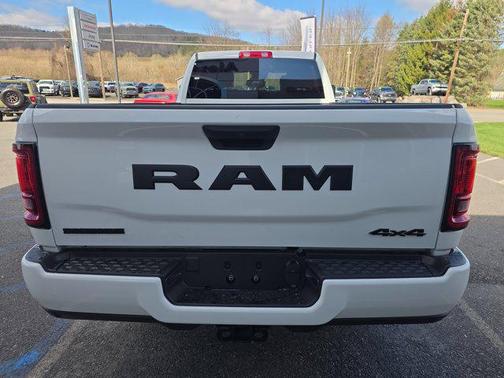 Bright White Clearcoat 2026 RAM 3500 Big Horn Crew Cab 4x4 8' Box