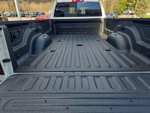 Bright White Clearcoat 2026 RAM 3500 Big Horn Crew Cab 4x4 8' Box