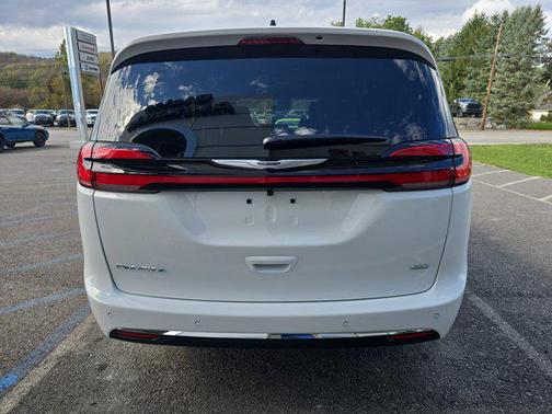 2026 Chrysler Pacifica L