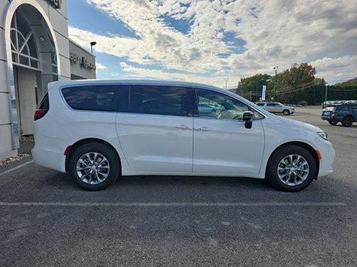 2026 Chrysler Pacifica L