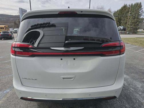 2025 Chrysler Pacifica L