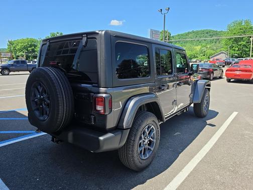 Granite Crystal Metallic Clearcoat 2026 Jeep Wrangler 4-Door 85th Anniversary Edition