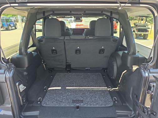Black Clearcoat 2026 Jeep Wrangler 4-Door 85th Anniversary Edition