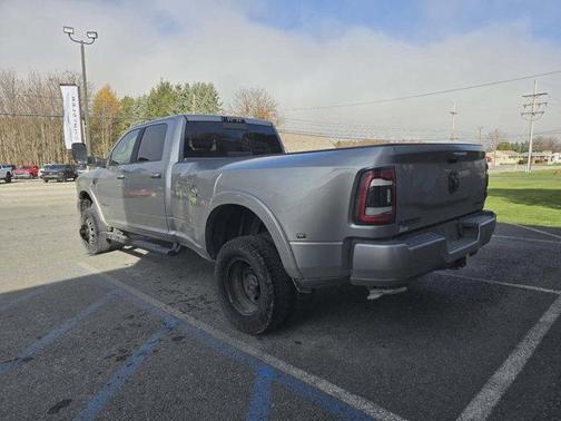 2020 RAM 3500 Laramie Crew Cab 4x4 8' Box