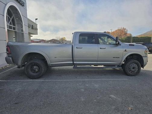 2020 RAM 3500 Laramie Crew Cab 4x4 8' Box