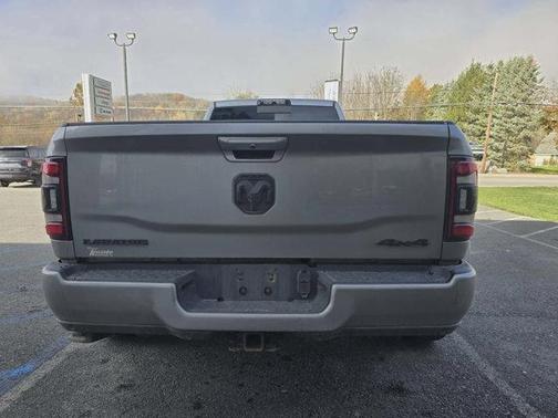 2020 RAM 3500 Laramie Crew Cab 4x4 8' Box