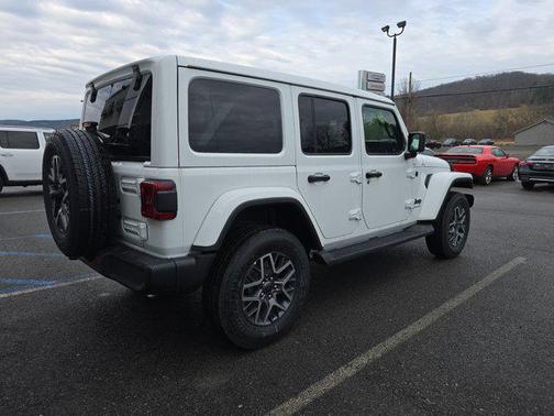 2025 Jeep Wrangler 4-Door Sahara 4x4
