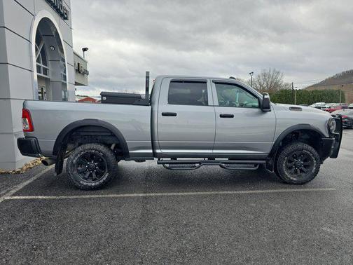 2024 RAM 2500 Tradesman Crew Cab 4x4 6'4' Box