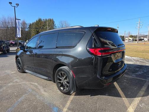 2021 Chrysler Pacifica Touring L
