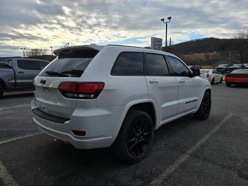 2022 Jeep Grand Cherokee Laredo