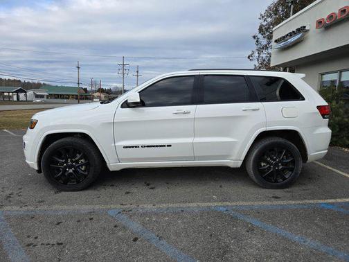 2022 Jeep Grand Cherokee Laredo