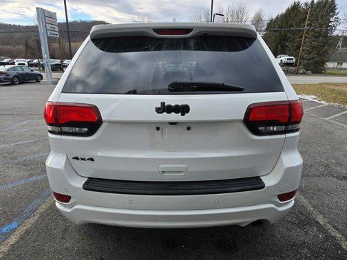 2022 Jeep Grand Cherokee Laredo