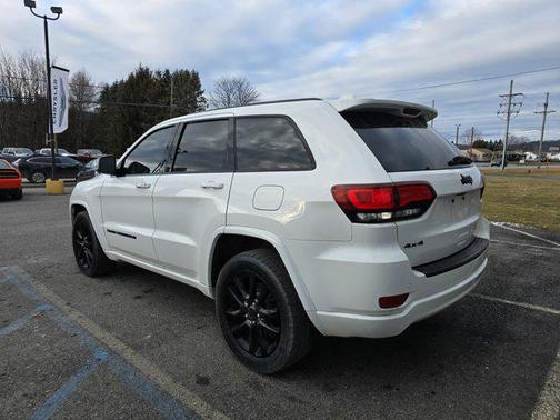 2022 Jeep Grand Cherokee Laredo