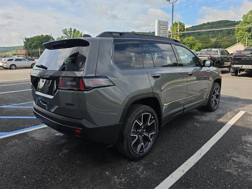 Sting-Gray Clearcoat 2026 Jeep Cherokee Overland