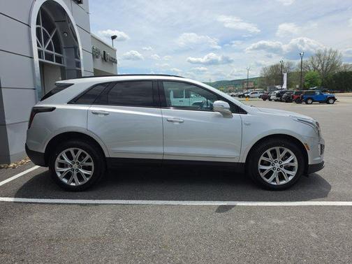 Radiant Silver Metallic 2020 Cadillac XT5 Sport
