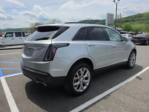 Radiant Silver Metallic 2020 Cadillac XT5 Sport