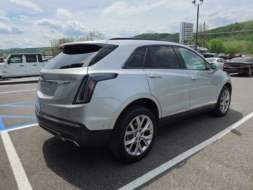 Radiant Silver Metallic 2020 Cadillac XT5 Sport