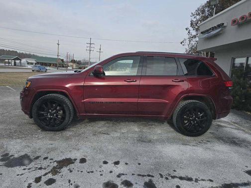 2022 Jeep Grand Cherokee Laredo
