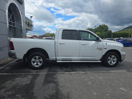 2019 RAM 1500 SLT
