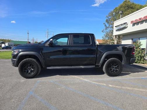 Diamond Black Crystal Pearlcoat 2022 RAM 1500 TRX