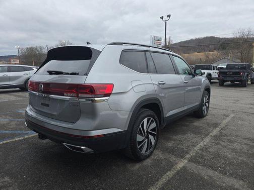 2025 Volkswagen Atlas 2.0T SE w/Technology 4MOTION