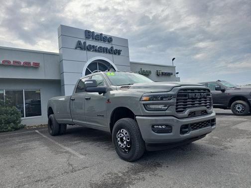 Ceramic Gray Clearcoat 2026 RAM 3500 Big Horn Crew Cab 4x4 8' Box