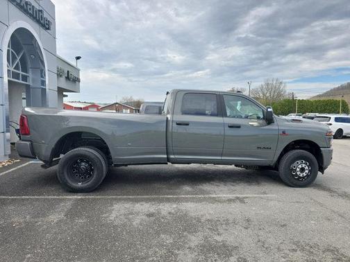 Ceramic Gray Clearcoat 2026 RAM 3500 Big Horn Crew Cab 4x4 8' Box