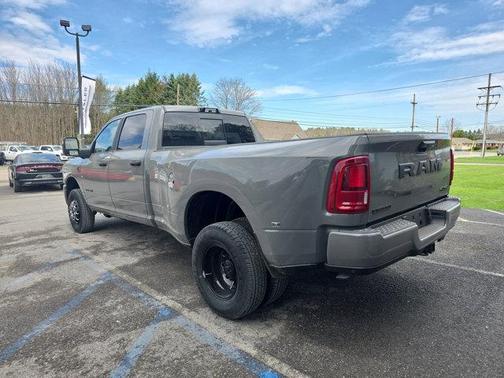 Ceramic Gray Clearcoat 2026 RAM 3500 Big Horn Crew Cab 4x4 8' Box