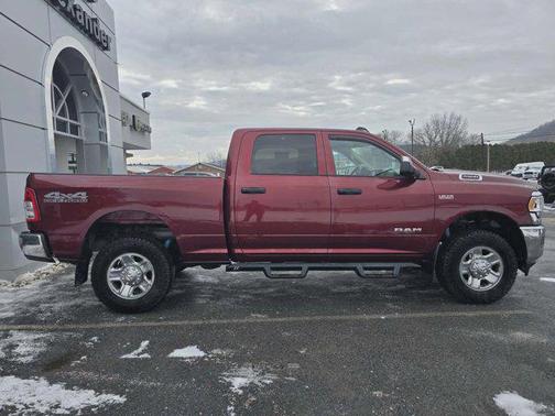 2020 RAM 2500 Tradesman Crew Cab 4X4 6'4' Box