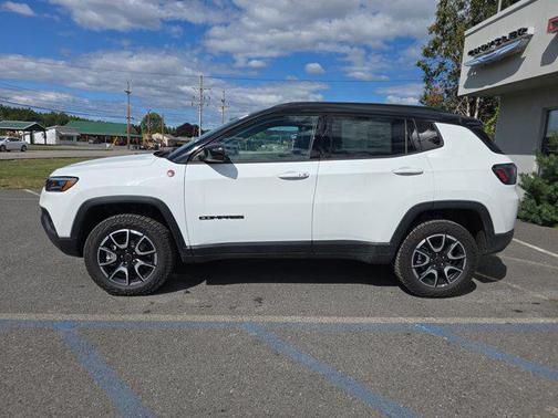 2025 Jeep Compass Trailhawk