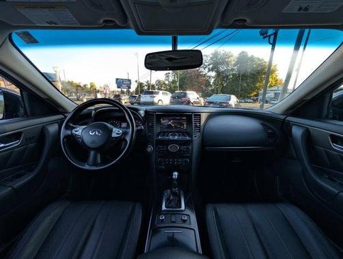 2017 INFINITI QX70 Base