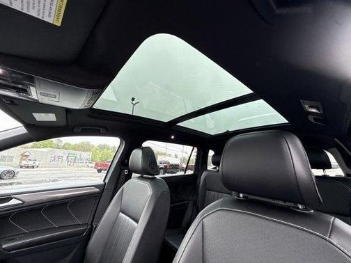 Platinum Gray Metallic 2022 Volkswagen Tiguan 2.0T SE R-Line Black 4MOTION