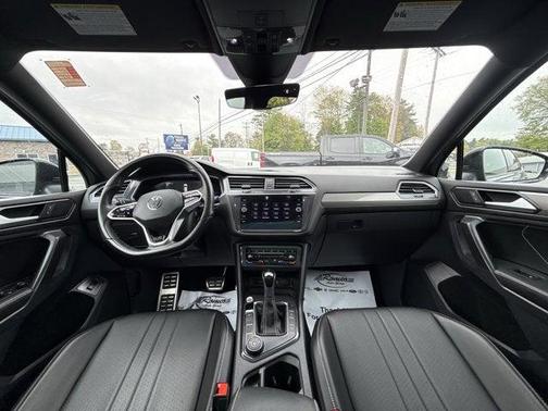 Platinum Gray Metallic 2022 Volkswagen Tiguan 2.0T SE R-Line Black 4MOTION