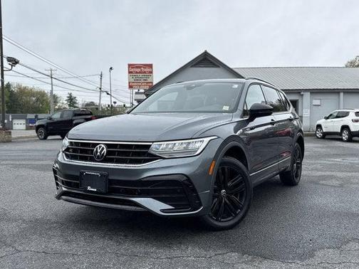 Platinum Gray Metallic 2022 Volkswagen Tiguan 2.0T SE R-Line Black 4MOTION