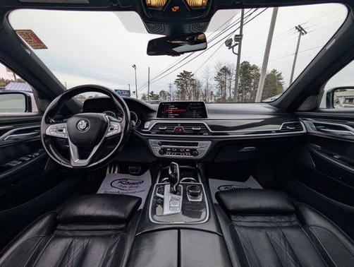 2019 BMW 740 740i