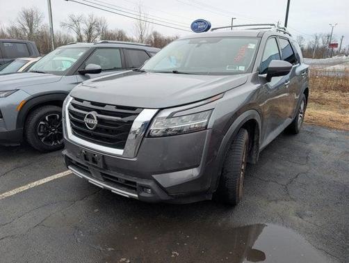 2022 Nissan Pathfinder SL 4WD