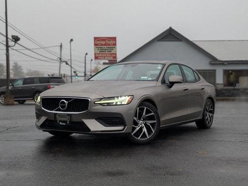 2020 Volvo S60 T6 Momentum