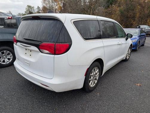 2021 Chrysler Voyager LX