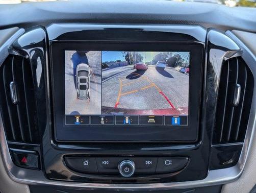 2022 Chevrolet Traverse LT Leather