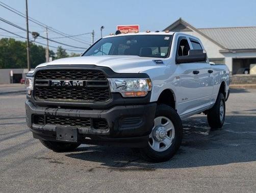 2022 RAM 2500 Tradesman Crew Cab 4x4 6'4' Box