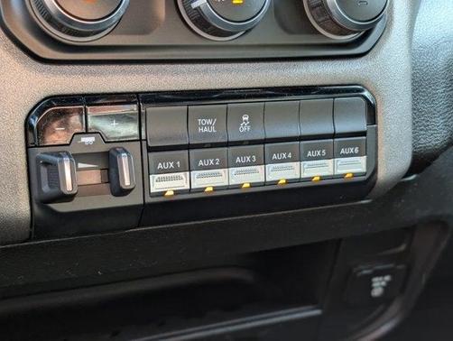 2022 RAM 2500 Tradesman Crew Cab 4x4 6'4' Box