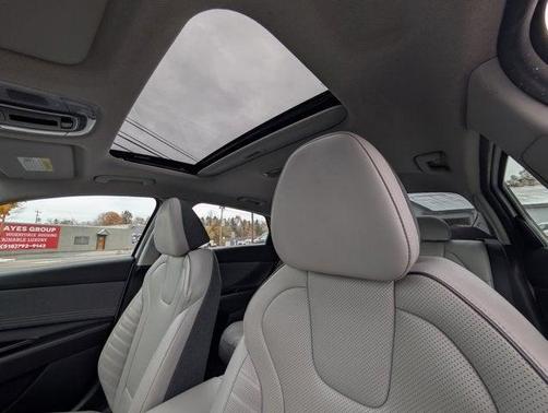 2022 Hyundai ELANTRA HEV Limited