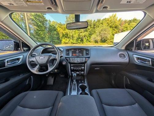 2017 Nissan Pathfinder SV