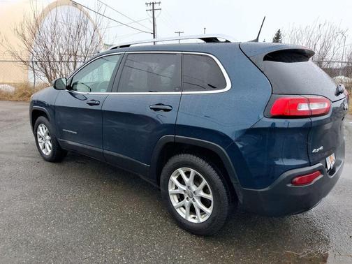 Patriot Blue Pearlcoat 2018 Jeep Cherokee Latitude Plus