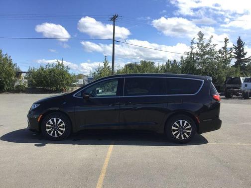 2024 Chrysler Pacifica Hybrid Select
