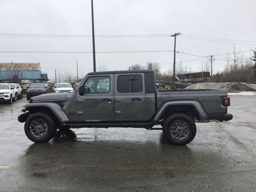 2025 Jeep Gladiator Sport