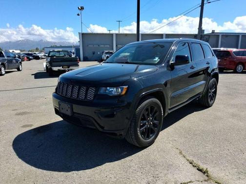 Diamond Black 2022 Jeep Grand Cherokee WK Laredo