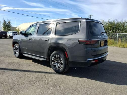 Metallic 2025 Jeep Wagoneer Series II