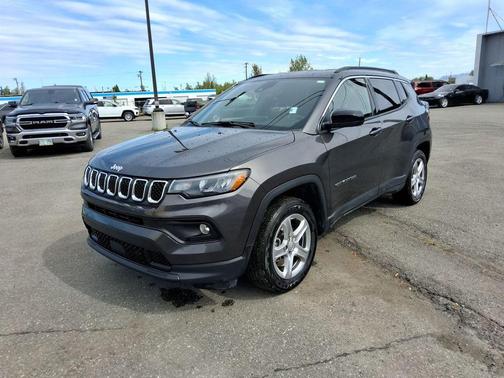 Granite Crystal Clearcoat Metallic 2023 Jeep Compass Latitude