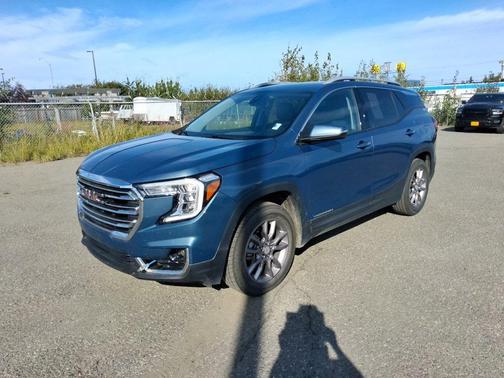 Metallic 2024 GMC Terrain SLT